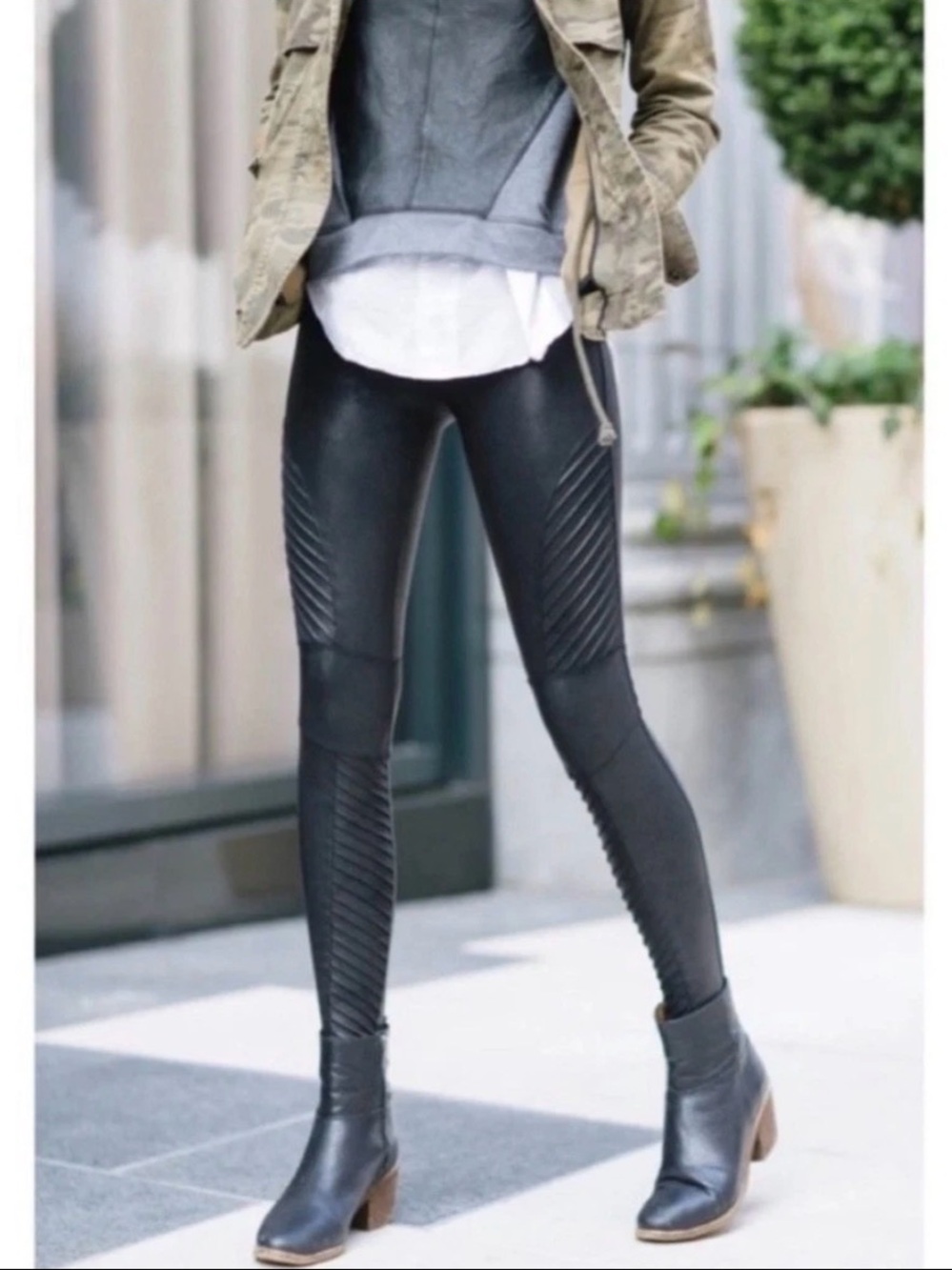 Spanx Faux Leather Moto Leggings in the color size small, black EUC
